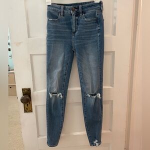 AMERICAN EAGLE Medium Wash Ripped Skinny Jeans Size 000 Short